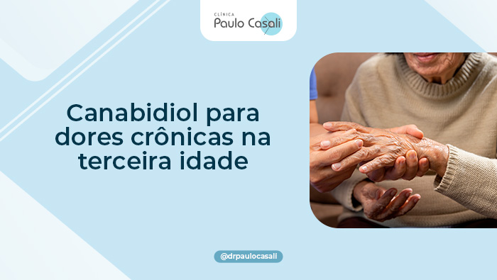 Canabidiol para dores crônicas na terceira idade 1 Profissional de saúde segurando com cuidado as mãos de uma idosa, transmitindo acolhimento, empatia e atenção ao cuidado na terceira idade.
