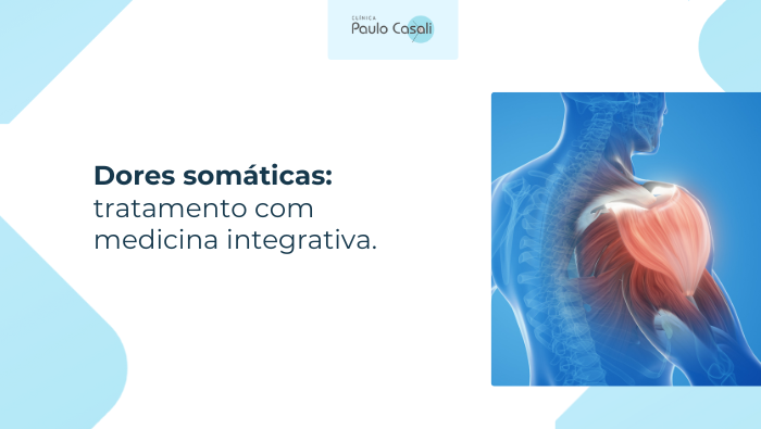 Ilustração anatômica dos músculos do ombro e parte superior das costas em destaque, mostrando estruturas musculares do corpo humano.