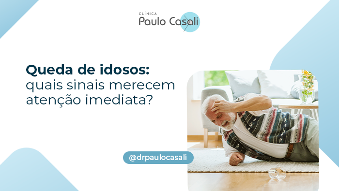 Queda de idosos: quais sinais merecem atenção imediata? 1 Pessoa idosa caída no chão de casa, segurando a cabeça após uma queda, representando risco de acidentes na terceira idade.